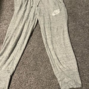 Lightweight cropped Nike joggers. GUC